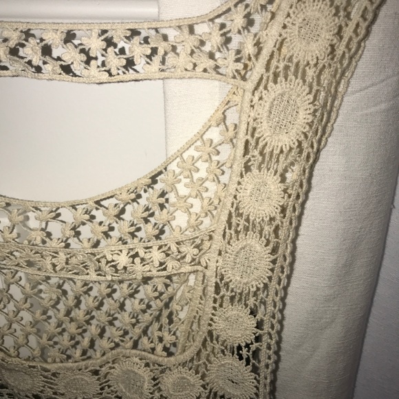 ❌SOLD❌ LF - CROTCHET CROP TOP - Picture 4 of 4